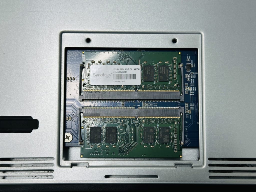 NAS 램 교체 증설 - 시놀로지 Synology 1821+ 4 Synology NAS 1821+
